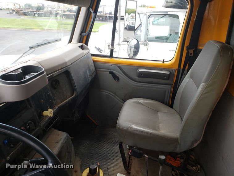 image for item EU9884 1996 International 4900 dump truck