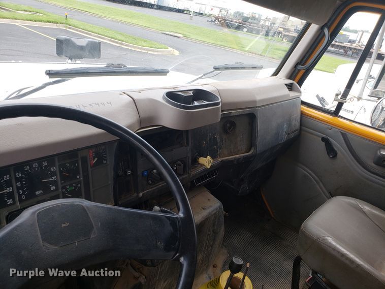 image for item EU9884 1996 International 4900 dump truck