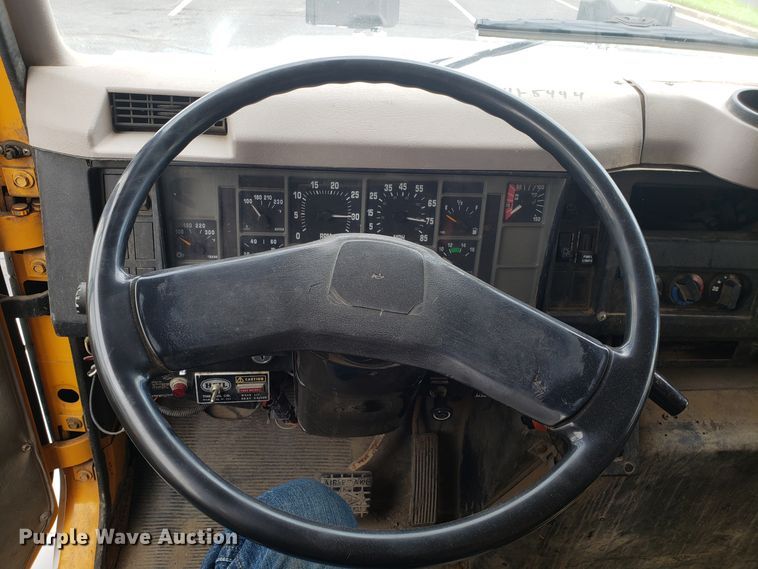 image for item EU9884 1996 International 4900 dump truck