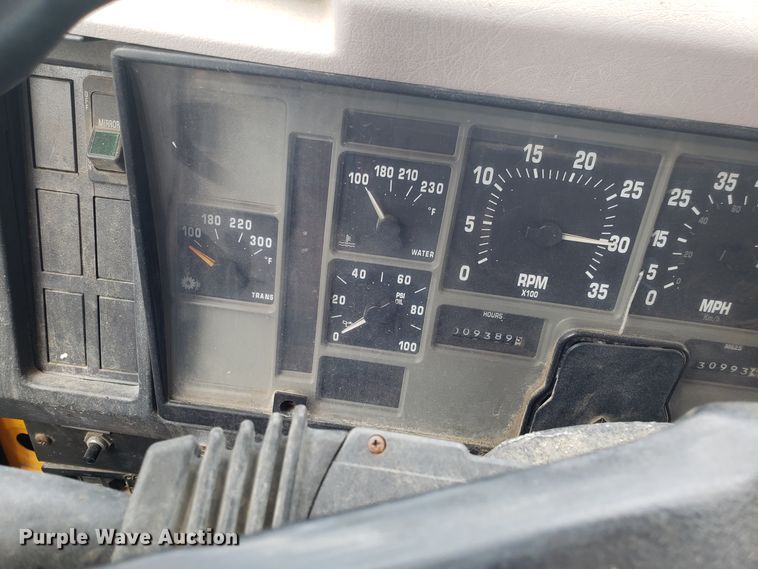 image for item EU9884 1996 International 4900 dump truck