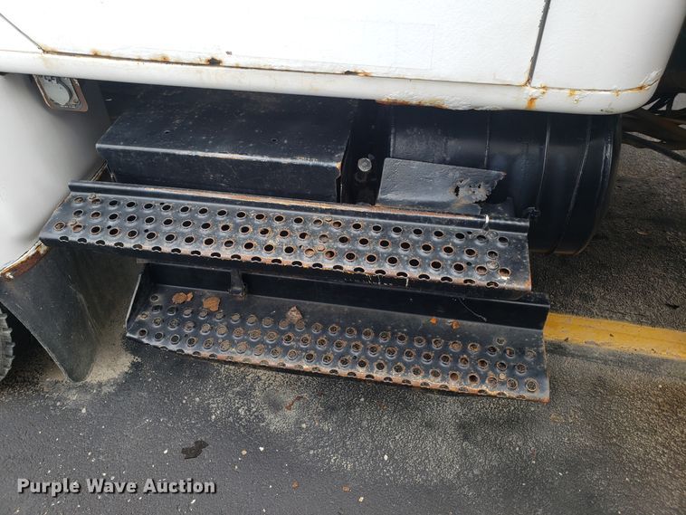 image for item EU9884 1996 International 4900 dump truck