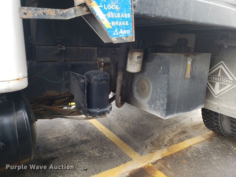 image for item EU9884 1996 International 4900 dump truck