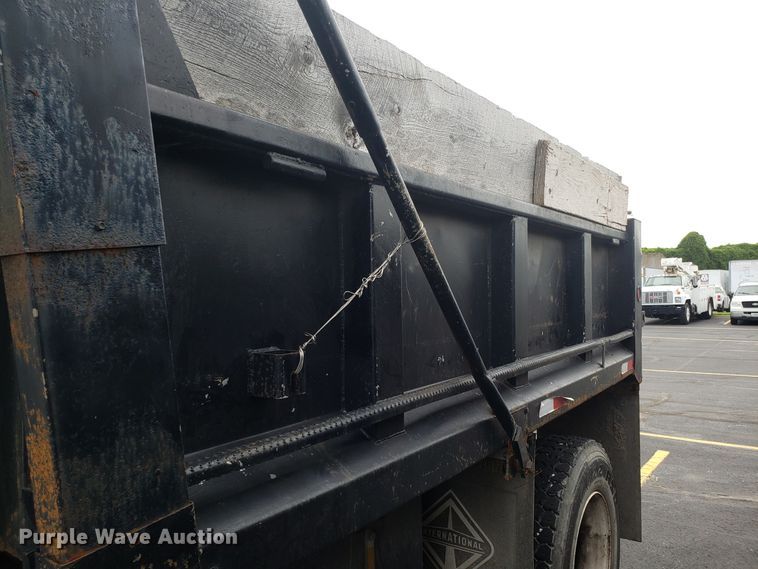 image for item EU9884 1996 International 4900 dump truck