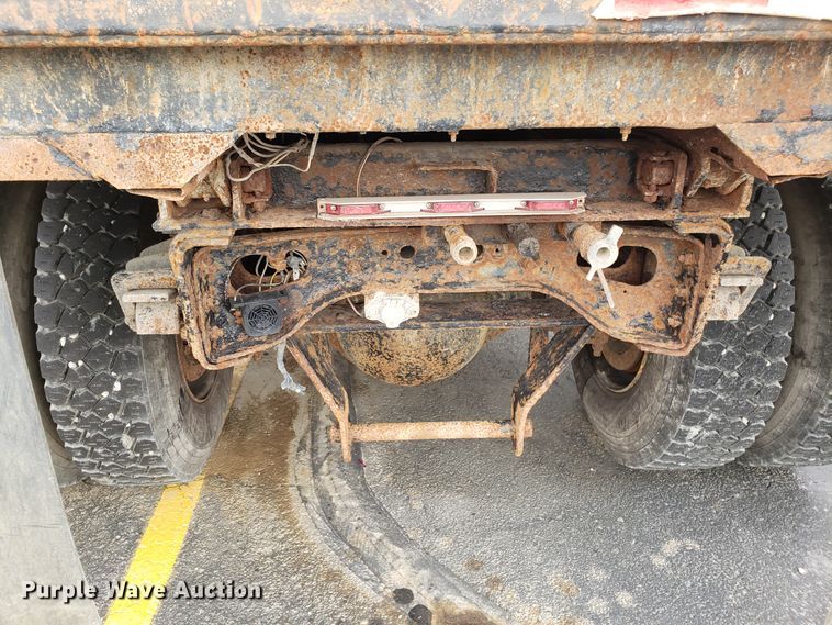 image for item EU9884 1996 International 4900 dump truck