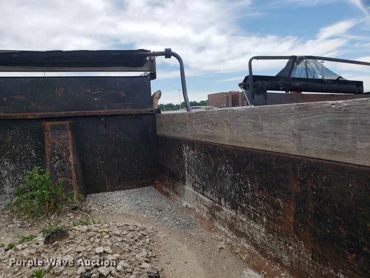 image for item EU9884 1996 International 4900 dump truck