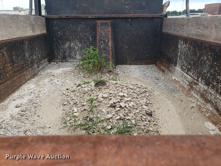 image for item EU9884 1996 International 4900 dump truck