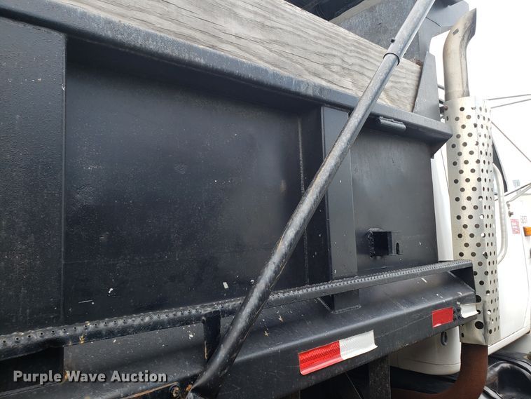 image for item EU9884 1996 International 4900 dump truck