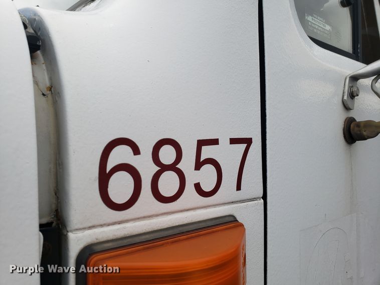 image for item EU9884 1996 International 4900 dump truck