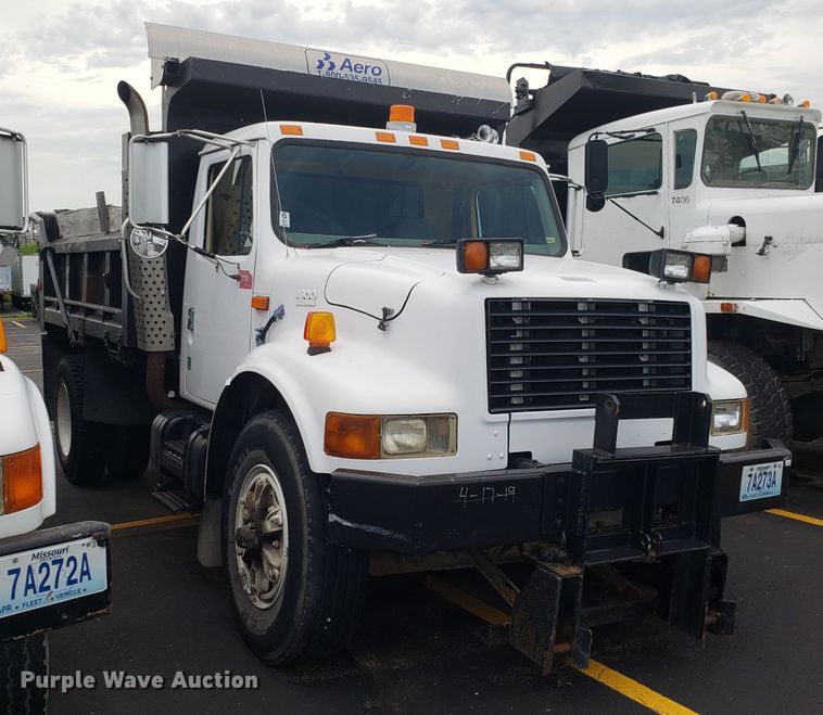 image for item EU9885 1998 International 4900 dump truck