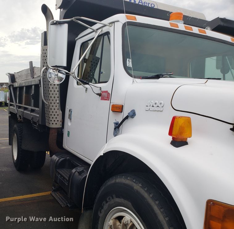 image for item EU9885 1998 International 4900 dump truck