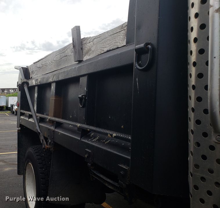 image for item EU9885 1998 International 4900 dump truck