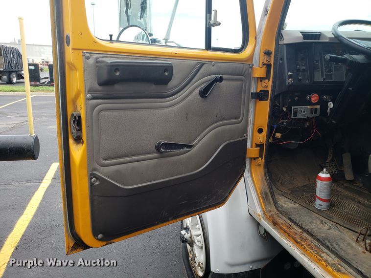 image for item EU9885 1998 International 4900 dump truck