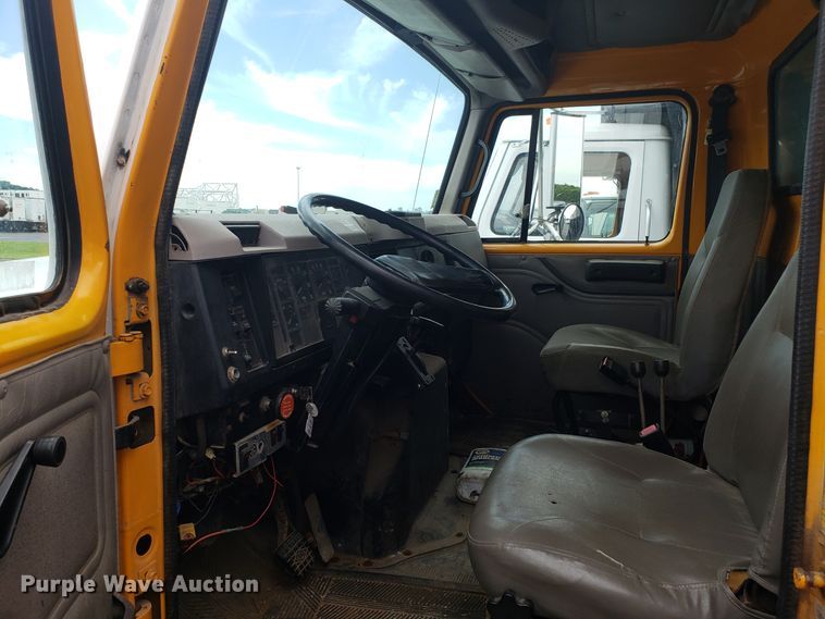 image for item EU9885 1998 International 4900 dump truck