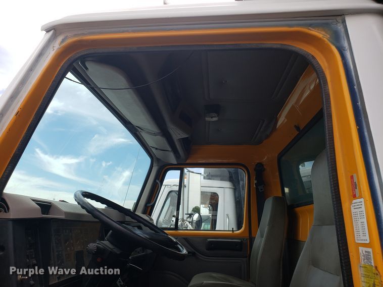 image for item EU9885 1998 International 4900 dump truck