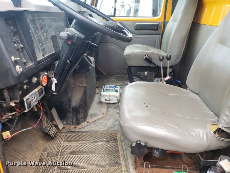 image for item EU9885 1998 International 4900 dump truck