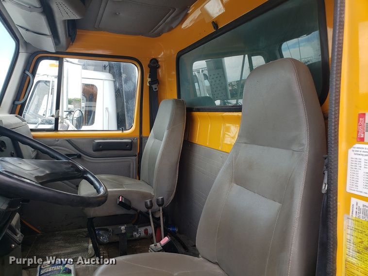 image for item EU9885 1998 International 4900 dump truck