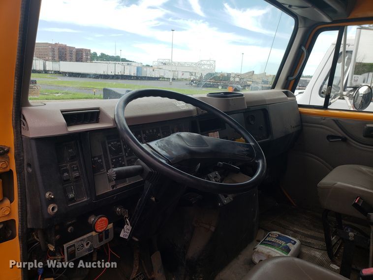 image for item EU9885 1998 International 4900 dump truck