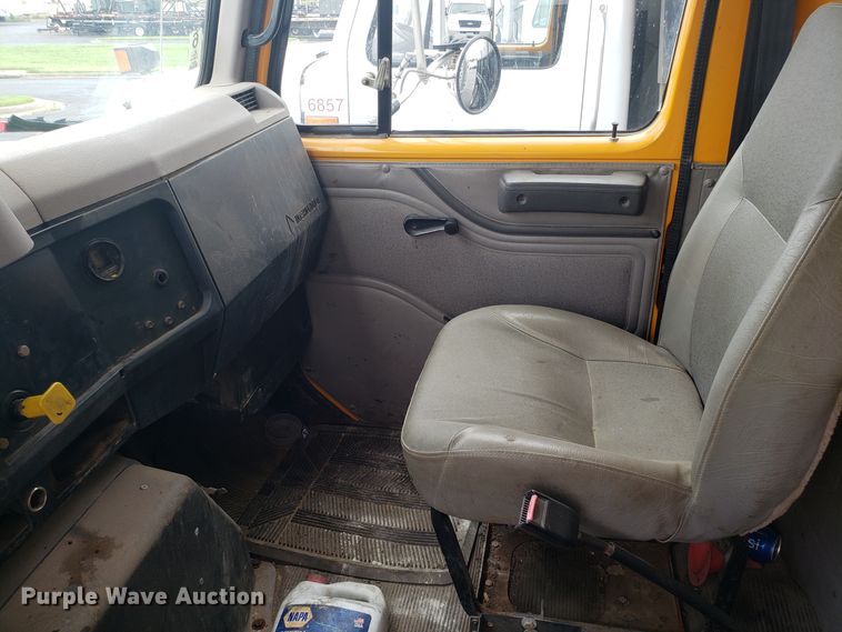 image for item EU9885 1998 International 4900 dump truck