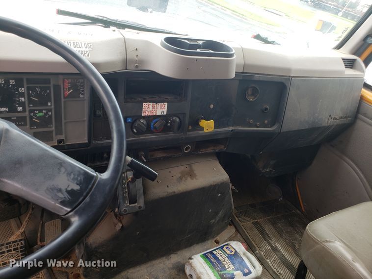 image for item EU9885 1998 International 4900 dump truck