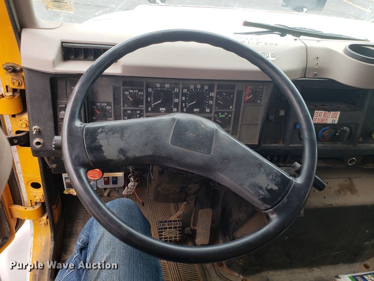 image for item EU9885 1998 International 4900 dump truck