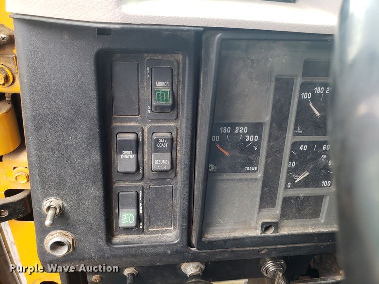 image for item EU9885 1998 International 4900 dump truck