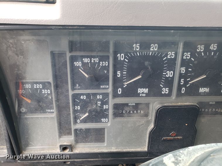 image for item EU9885 1998 International 4900 dump truck