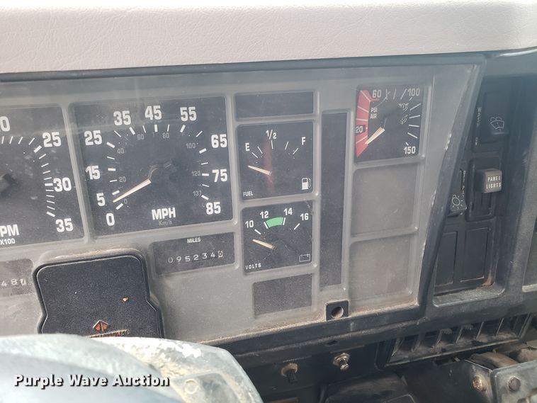 image for item EU9885 1998 International 4900 dump truck