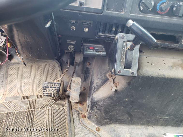 image for item EU9885 1998 International 4900 dump truck