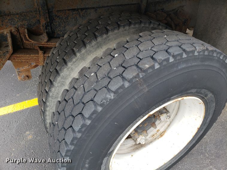 image for item EU9885 1998 International 4900 dump truck