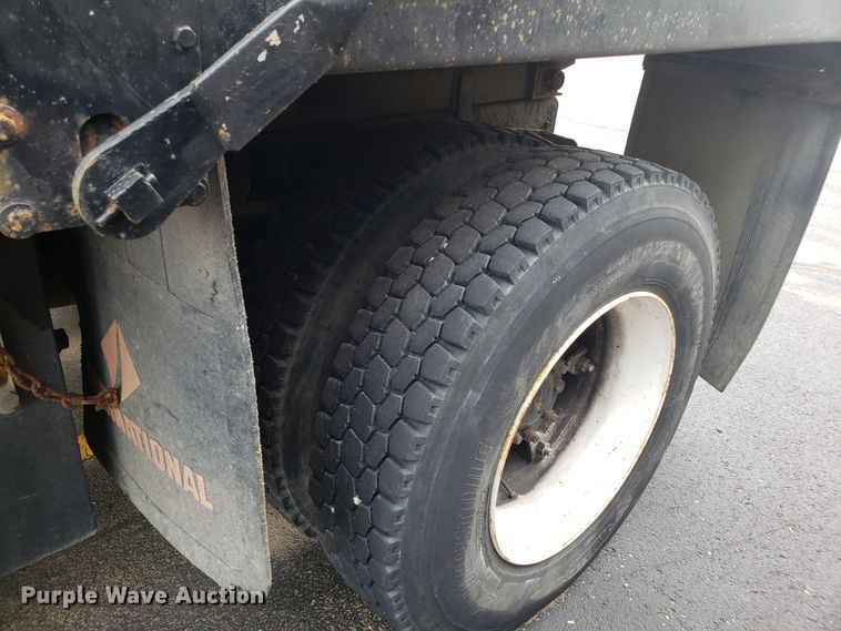 image for item EU9885 1998 International 4900 dump truck