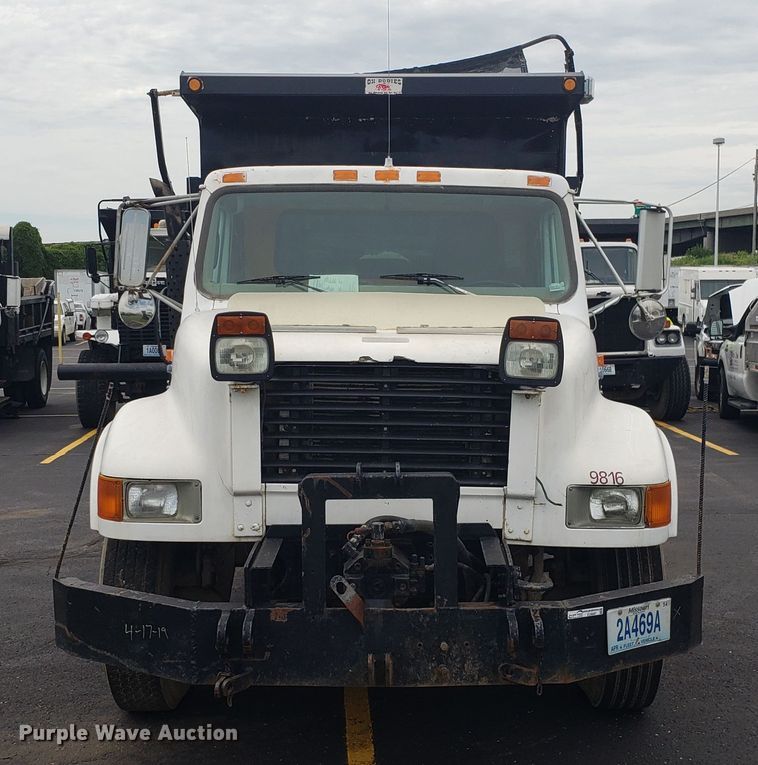 image for item EU9887 1998 International 4900 dump truck
