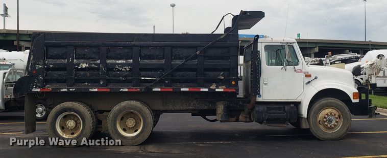 image for item EU9887 1998 International 4900 dump truck
