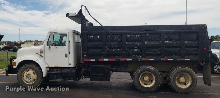 image for item EU9887 1998 International 4900 dump truck