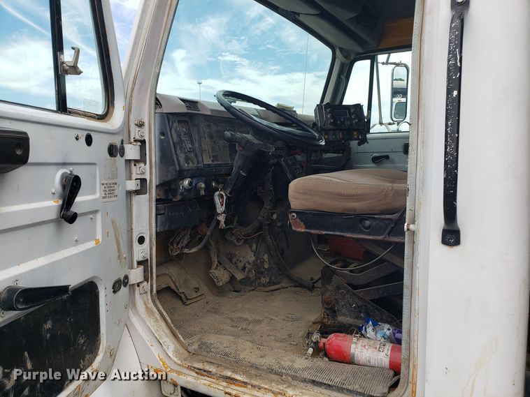 image for item EU9887 1998 International 4900 dump truck