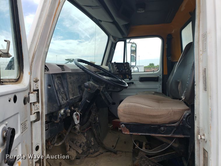 image for item EU9887 1998 International 4900 dump truck