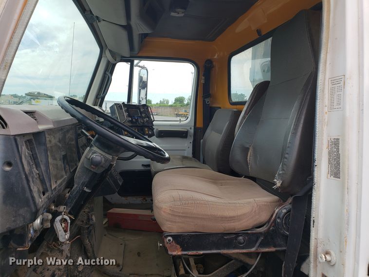 image for item EU9887 1998 International 4900 dump truck