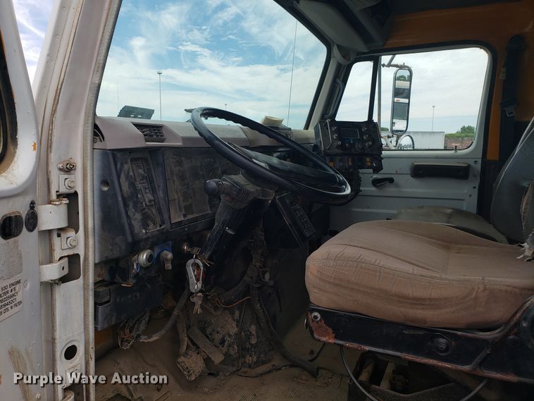 image for item EU9887 1998 International 4900 dump truck