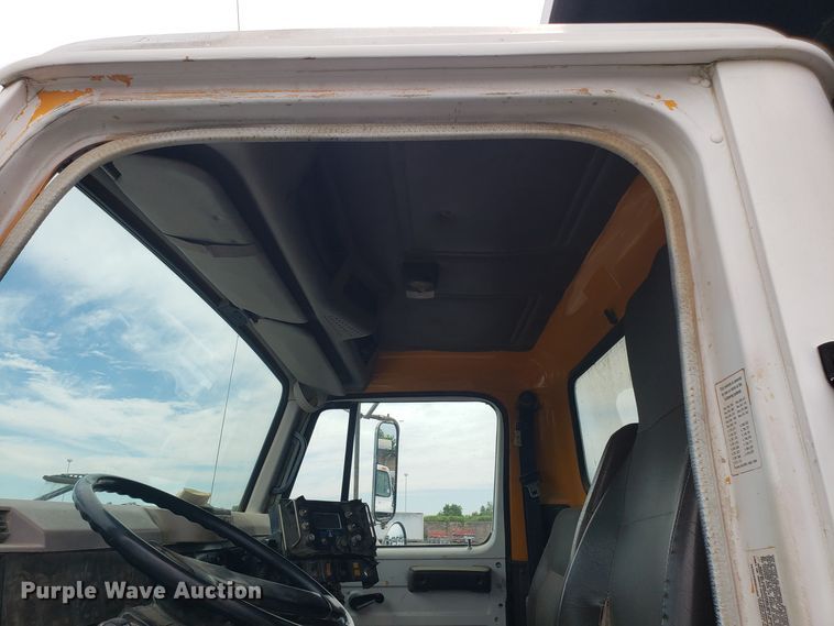 image for item EU9887 1998 International 4900 dump truck