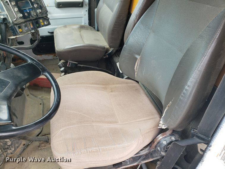 image for item EU9887 1998 International 4900 dump truck