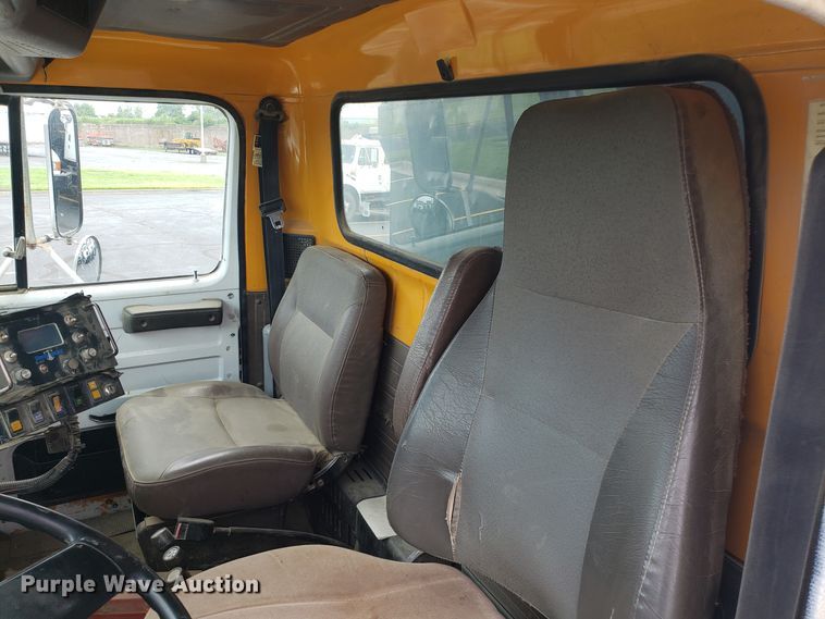 image for item EU9887 1998 International 4900 dump truck