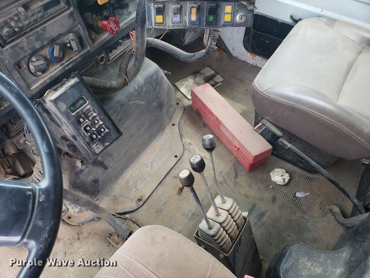 image for item EU9887 1998 International 4900 dump truck