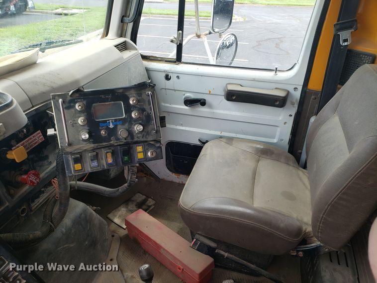 image for item EU9887 1998 International 4900 dump truck