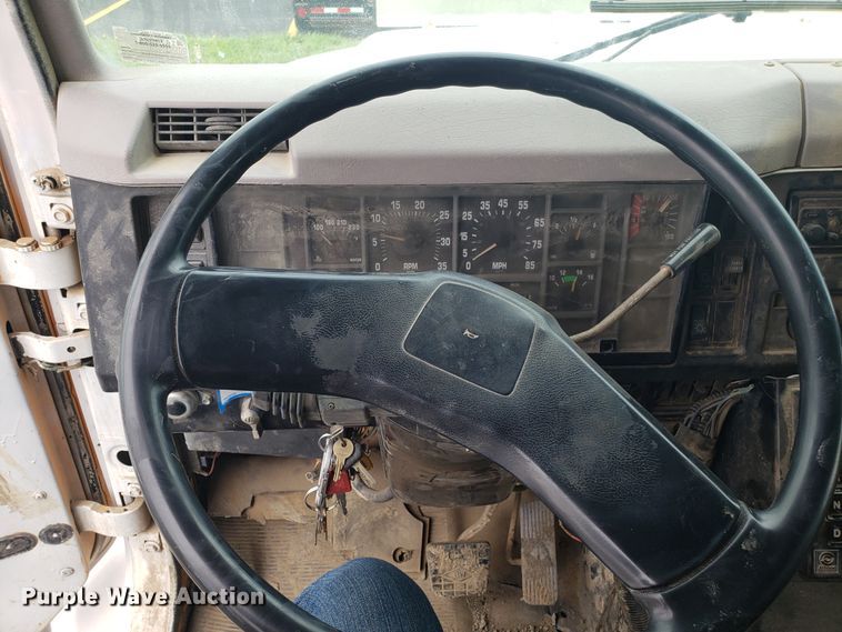 image for item EU9887 1998 International 4900 dump truck