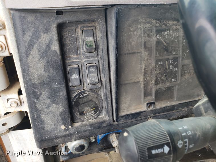 image for item EU9887 1998 International 4900 dump truck