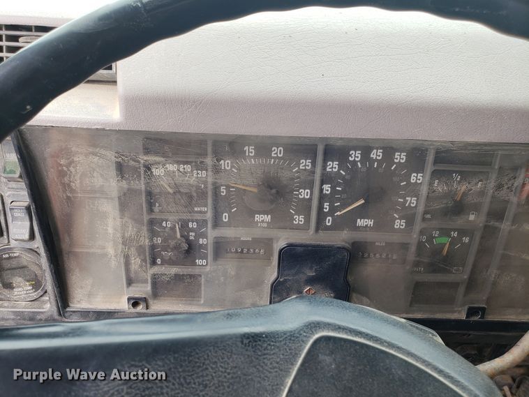 image for item EU9887 1998 International 4900 dump truck