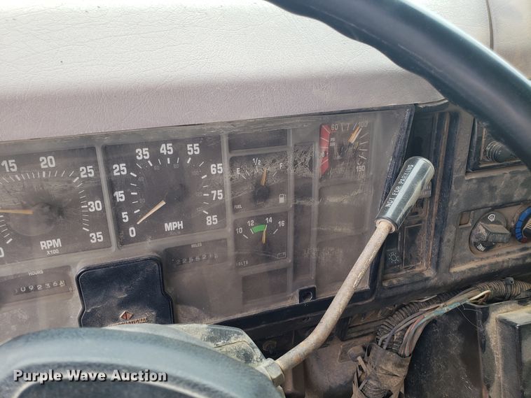 image for item EU9887 1998 International 4900 dump truck