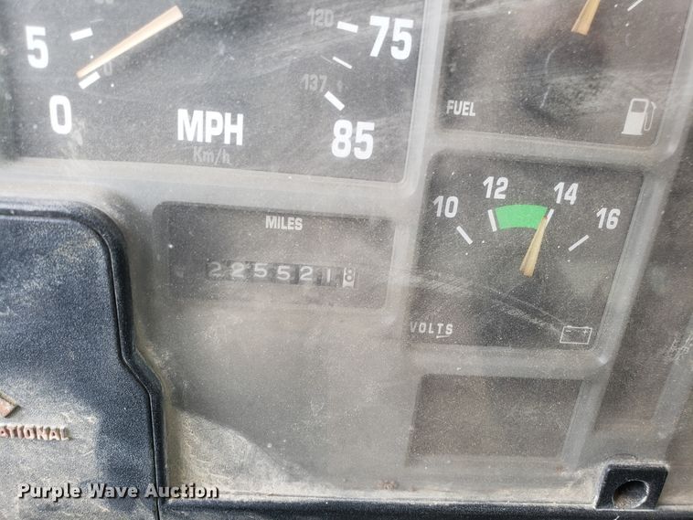 image for item EU9887 1998 International 4900 dump truck