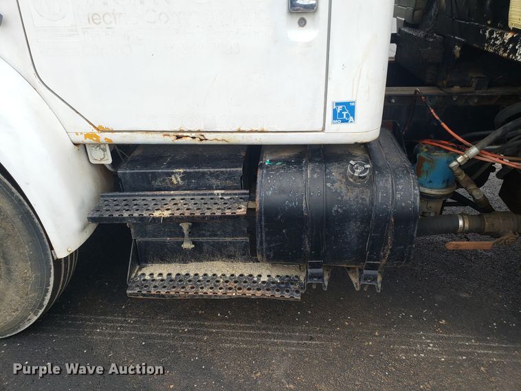 image for item EU9887 1998 International 4900 dump truck