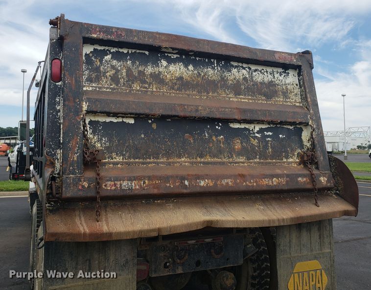 image for item EU9887 1998 International 4900 dump truck