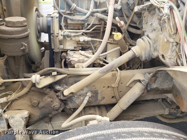 image for item EU9887 1998 International 4900 dump truck